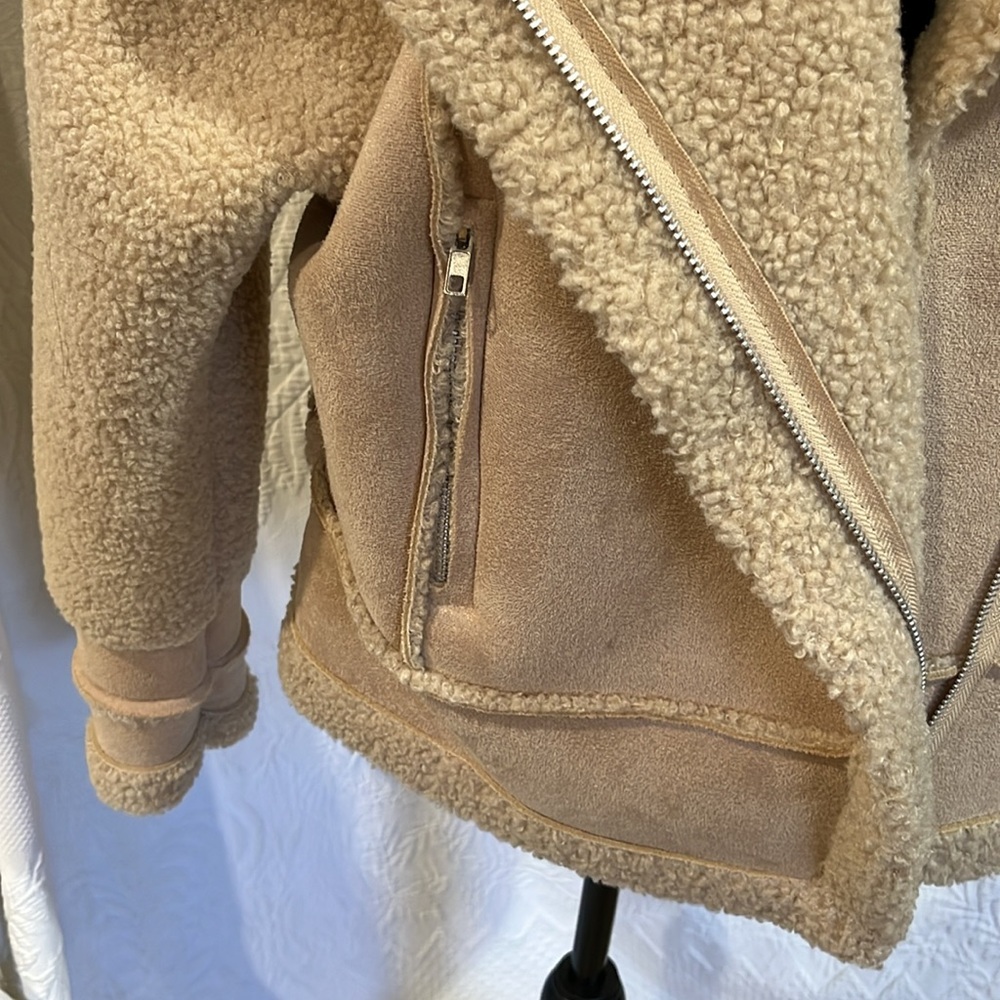 Princess Polly Sherpa jacket, size S/M - Picture 6 of 15